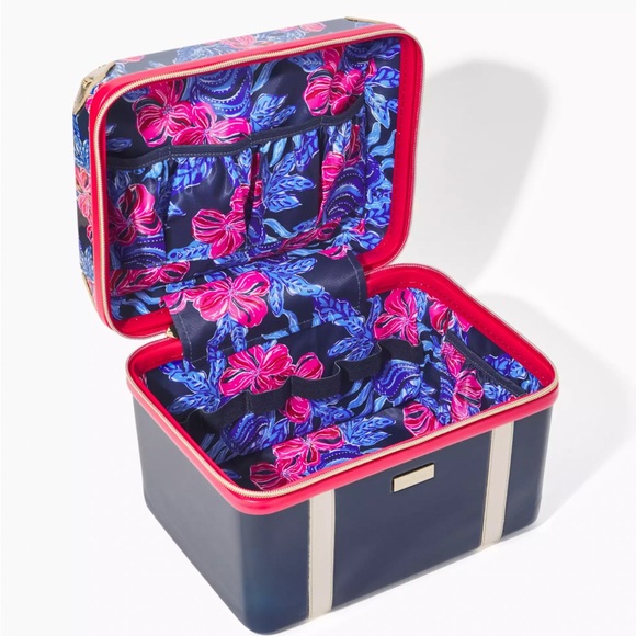 Lilly Pulitzer Travel Bag! - Picture 3 of 8